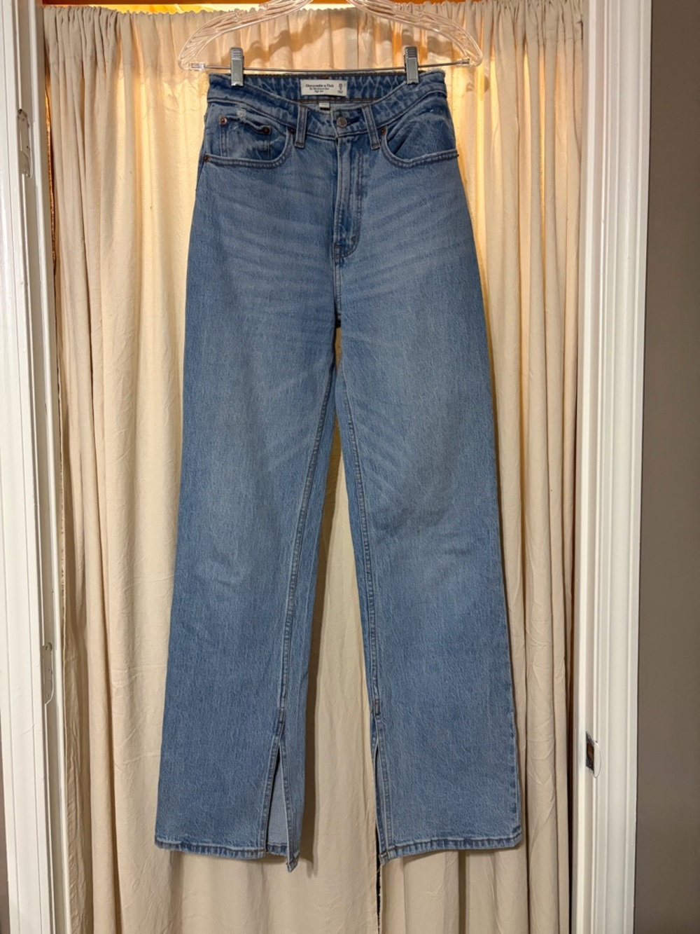 A&F 90’s Relaxed High Rise